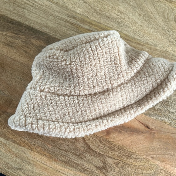 Sherpa Bucket Hat - Picture 4 of 5